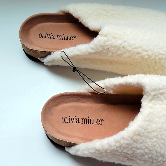 Olivia Miller size 6 slides/slippers - Picture 2 of 3